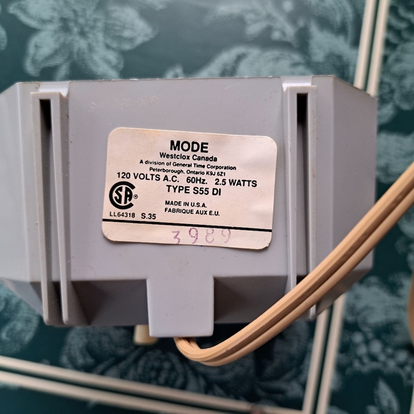 Retro vintage alarm clock. - Picture 2 of 4